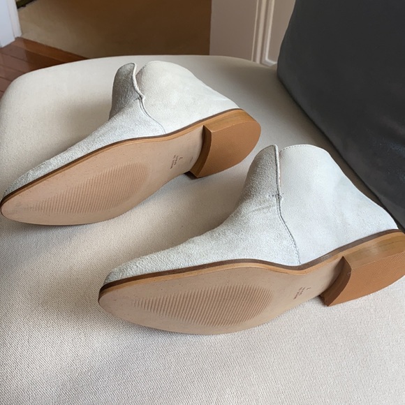 NWOT Gorgeous suede ankle boots - Picture 3 of 6